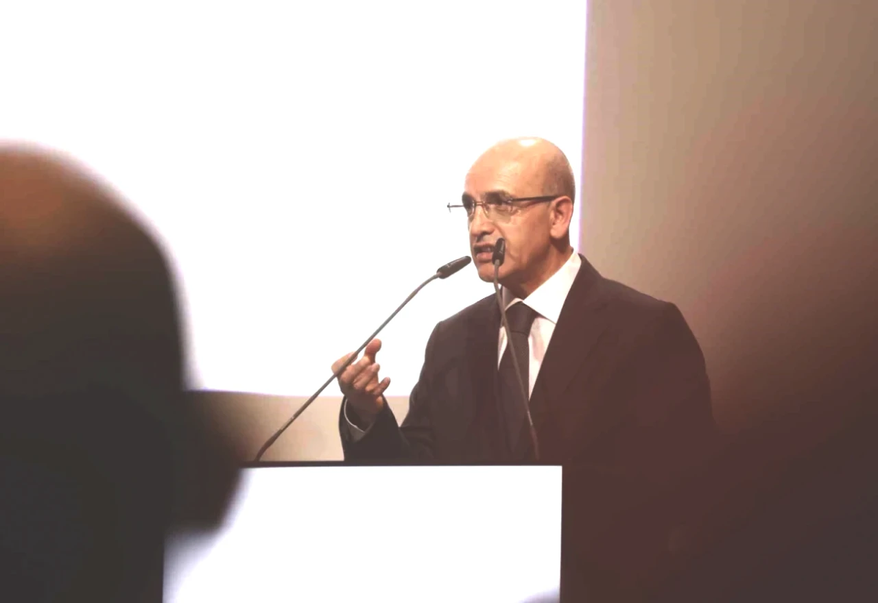 Memur ve Emeklilere Yıl Sonu Zam Müjdesi: Bakan Şimşek'ten Önemli Açıklama!